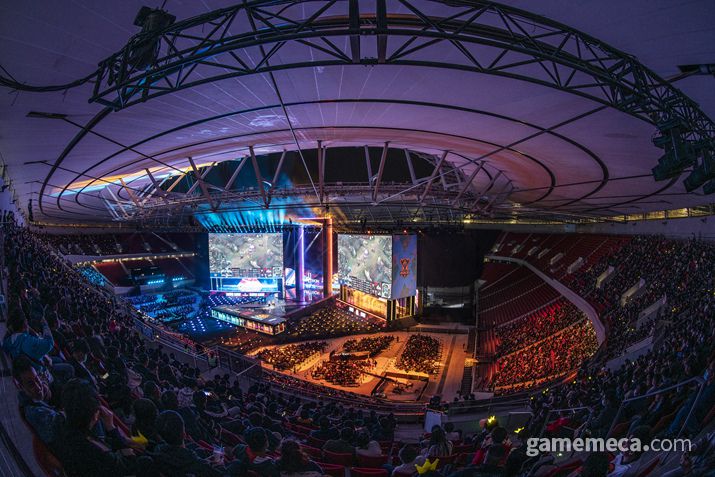 ▲ 관중이 들어찬 경기장에서 (사진제공: 라이엇게임즈)