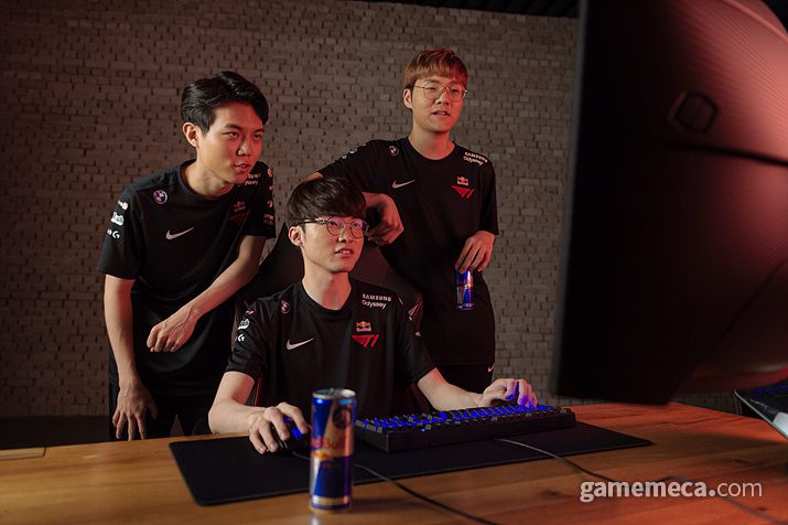 ▲ 왼쪽부터 '커즈' 문우찬, '페이커' 이상혁, '테디' 박진성 (사진제공: T1)