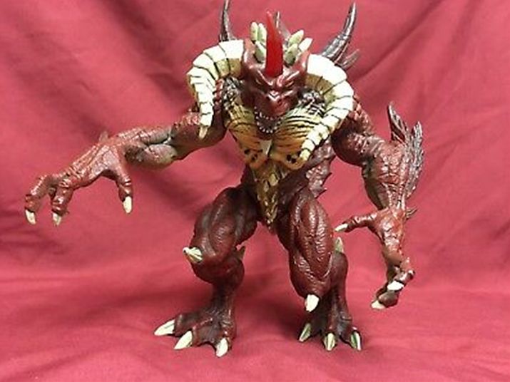 ▲ 2편에 등장한 디아블로. 무려 관절이 움직이는 액션피규어로 다양한 연출이 가능하다 (사진출처: 아마존)