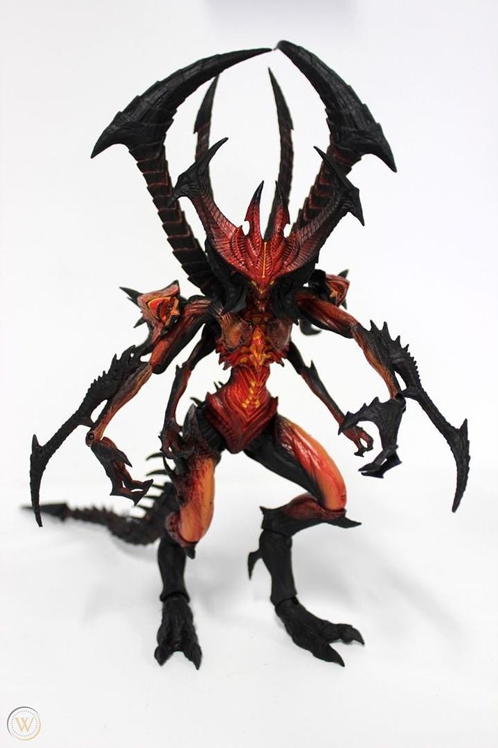 ▲ 3편에 등장한 디아블로 액션피규어. 디아블로의 육체가 되는 숙주가 시리즈마다 다르기 때문에, 각각의 특징이 있다 (사진출처: 아마존)