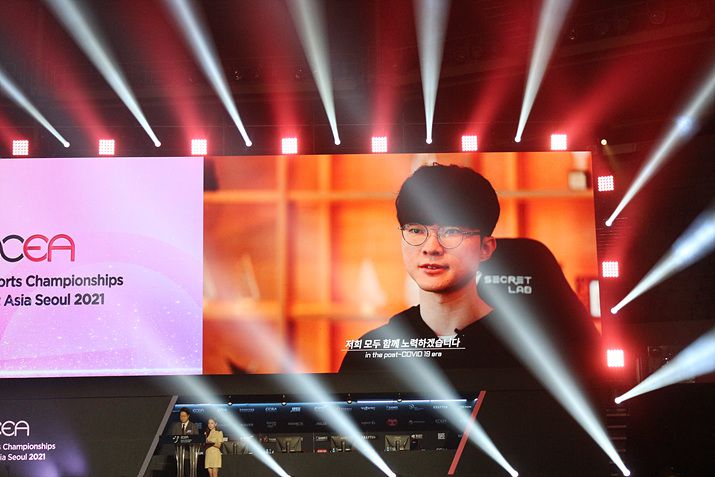 ▲ 각계각층의 인사들이 대회를 축하하기 위해 모였다 (사진: 게임메카 촬영)