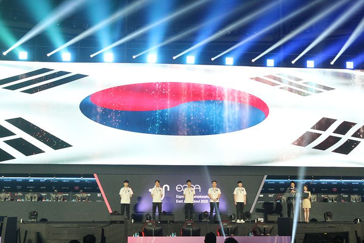 ▲ 우리나라 선수단 대표 5인의 입장이 진행됐다 (사진: 게임메카 촬영)