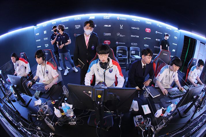 ▲ 역전극을 보여준 '리그 오브 레전드' 대표팀 (사진제공: 한국e스포츠협회)