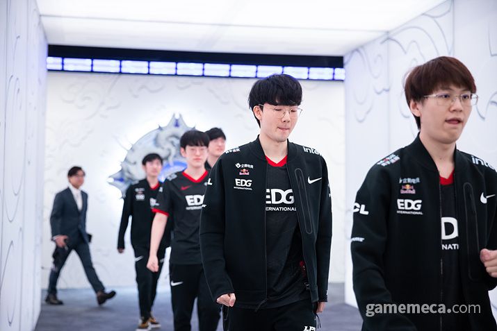 ▲ 연달아 2패 후에도 EDG는 평정심을 잃지 않았다 (사진제공: 라이엇게임즈)