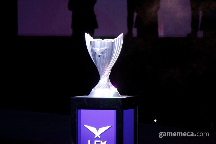 ▲ 트로피가 등장했고 (사진: 게임메카 촬영)