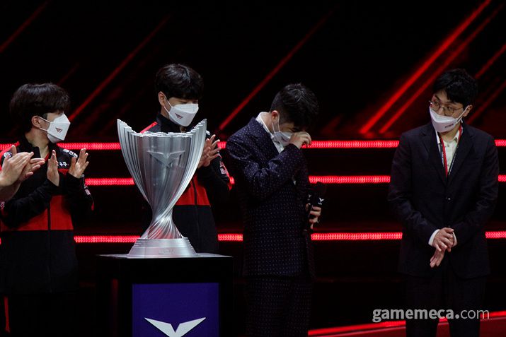 ▲ 오너는 정말 뜨거운 눈물을 흘렸고 (사진: 게임메카 촬영)