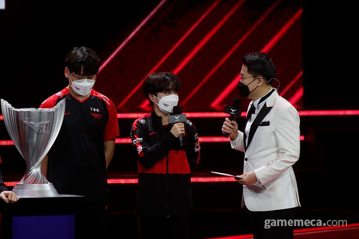 ▲ 코치도 울었다 (사진: 게임메카 촬영)