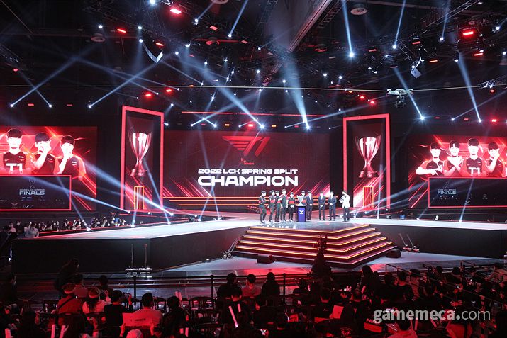 ▲ T1의 인터뷰는 눈물 파티였다 (사진: 게임메카 촬영)