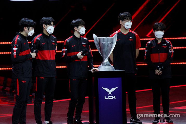 ▲ 선수도 울고 (사진: 게임메카 촬영)