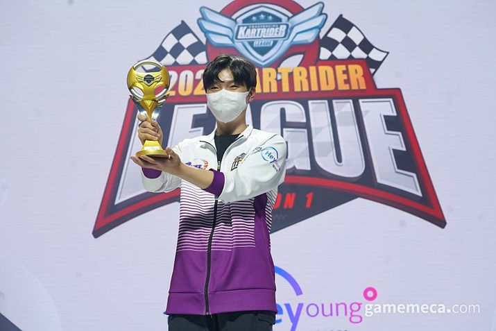 ▲ 로얄로더를 달성한 신예 김다원 (사진제공: 넥슨)