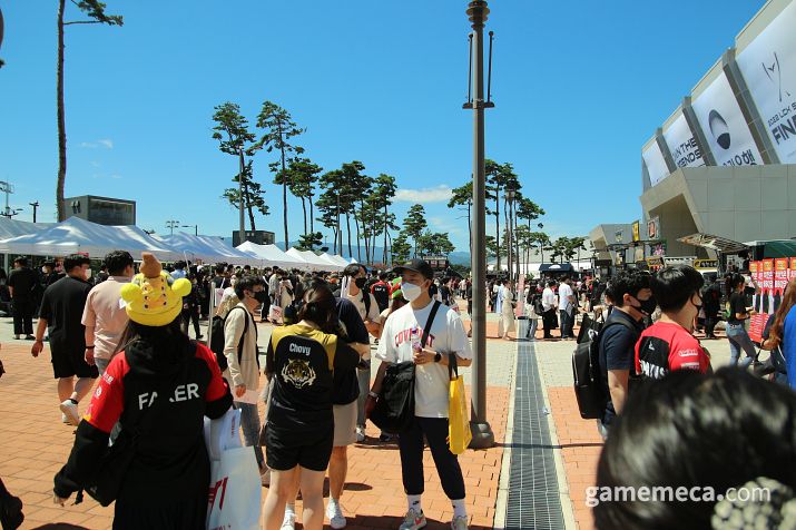 ▲ 결의에 가득찬 T1 (사진: 게임메카 촬영)