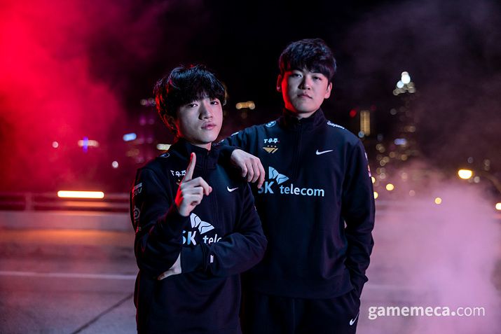 ▲ 고개를 숙인 JDG 팀원들 (사진제공: 라이엇게임즈)