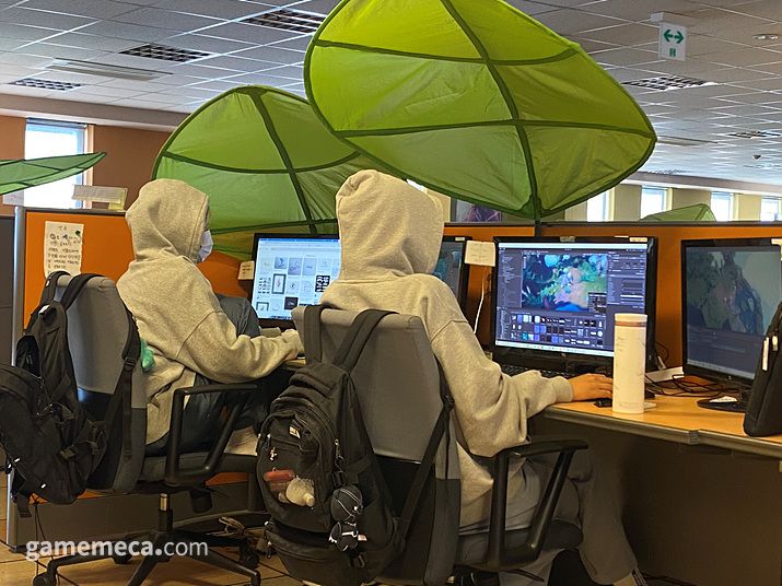 ▲ 많은 게이머들이 들리고 간 하늘섬 부스의 마감 현장 (사진제공: 팀 올림포스)