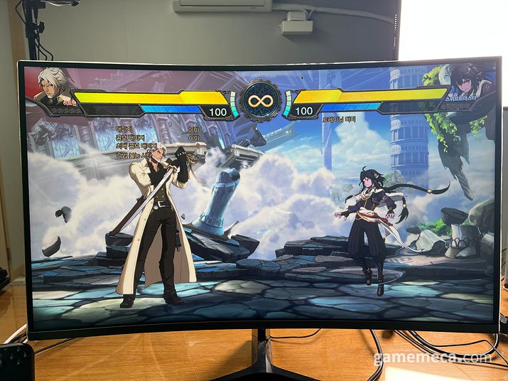 ▲ 스팀 덱이 PC를 대신할 수는 없을 듯 하다 (사진: 게임메카 촬영)