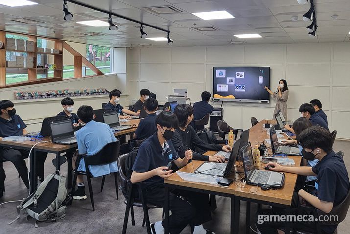 ▲ 웹젠이 운영하는 청소년 코딩공작소 (자료제공: 웹젠)