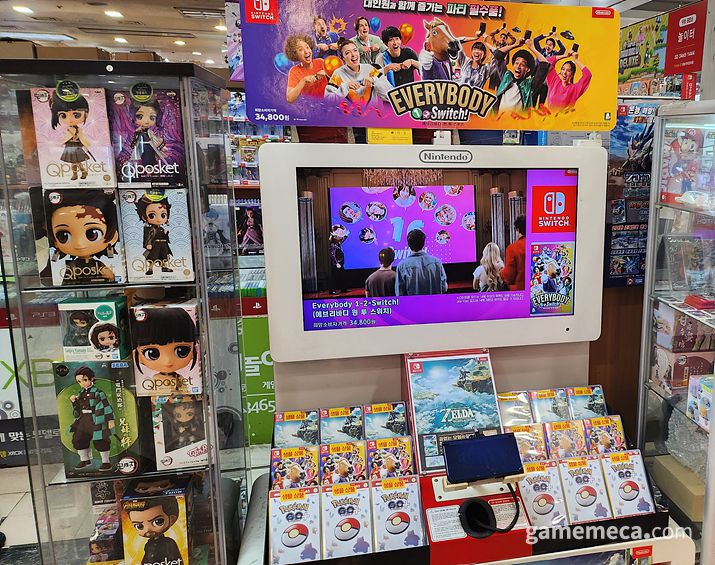 ▲ 지난 6월 30일 출시된 에브리바디 원 투 스위치에 대한 관심이 더 높았다 (사진: 게임메카 촬영)