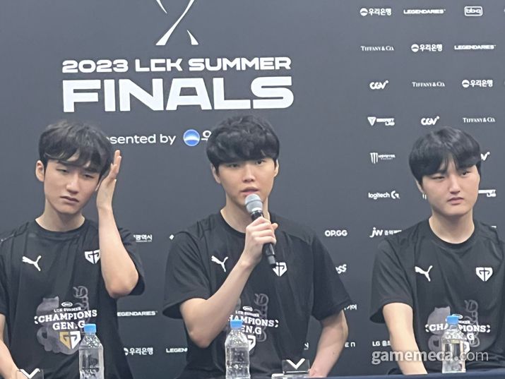 ▲ 파이널 MVP를 받은 '쵸비' 정지훈 (사진: 게임메카 촬영)