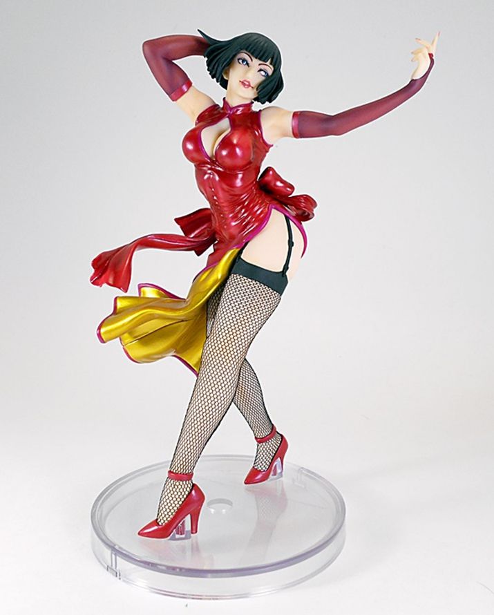 ▲ 니나 윌리엄스의 동생이자 숙적인 안나 윌리엄스. 화해 직전까지 오나 싶다가도 다시금 불구대천의 원수가 되는 관계다. 안나답지 않게 앳된 얼굴 조형을 제외하면 신체 조형이나 도색은 괜찮은 편이다 (사진출처: 피규어팬제로)