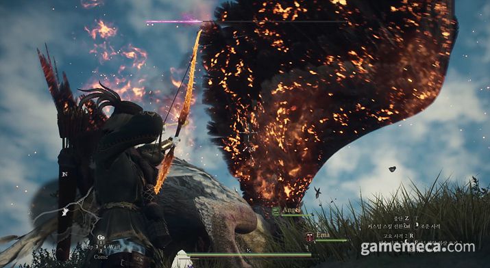 ▲ 그리핀 날개에 불을 붙여 도주를 방지한다 (사진: 게임메카 촬영)