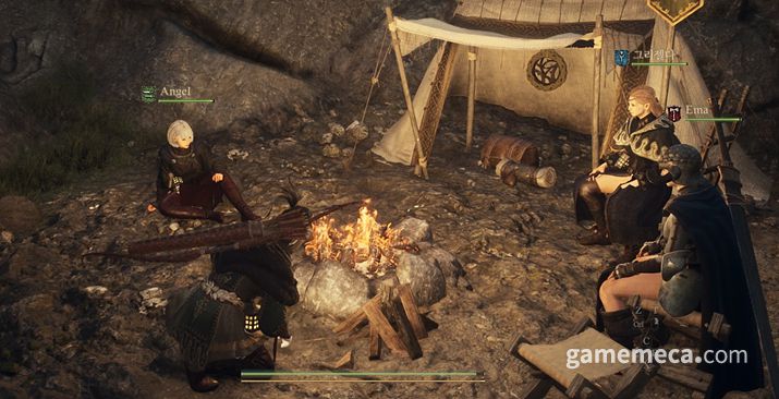 ▲ 마을에 들어가면 퀘스트를 주는 NPC (사진: 게임메카 촬영)