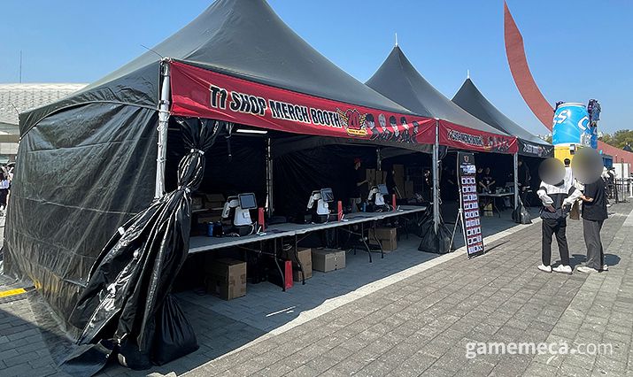 ▲ 거대한 젠가 놀이 (사진: 게임메카 촬영)