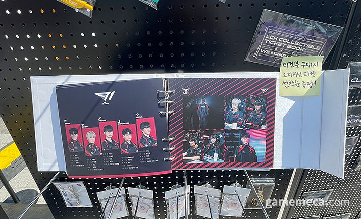 ▲ 리그 오브 레전드 쳄피언 피규어부터 (사진: 게임메카 촬영)