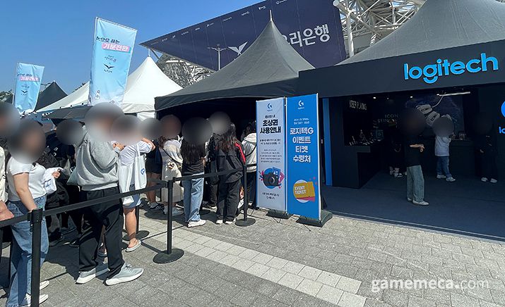 ▲ 각종 게이밍 장비도 구경할 수 있다 (사진: 게임메카 촬영)