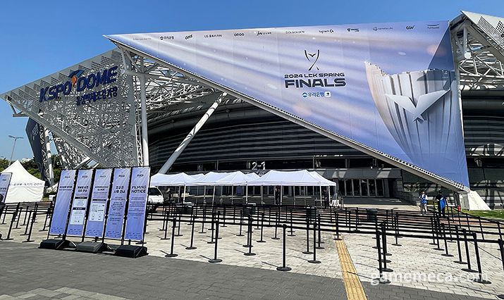 ▲ 하지만 LCK 결승전이 열리는 KSPO돔에는 묘한 긴장감이 감돌았다 (사진: 게임메카 촬영)