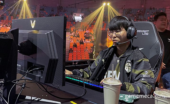 ▲ 젠지의 상체와 미드의 강력함이 돋보이는 결승전이었다, 위부터 '기인' 김기인, '캐니언' 김건부, '쵸비' 정지훈 (사진: 게임메카 촬영)