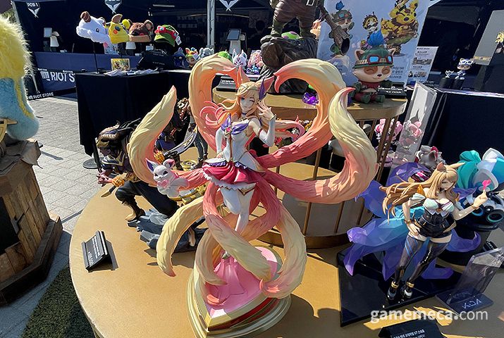 ▲ 자동 미싱기가 쉴 틈 없이 돌아가고 있었다 (사진: 게임메카 촬영)