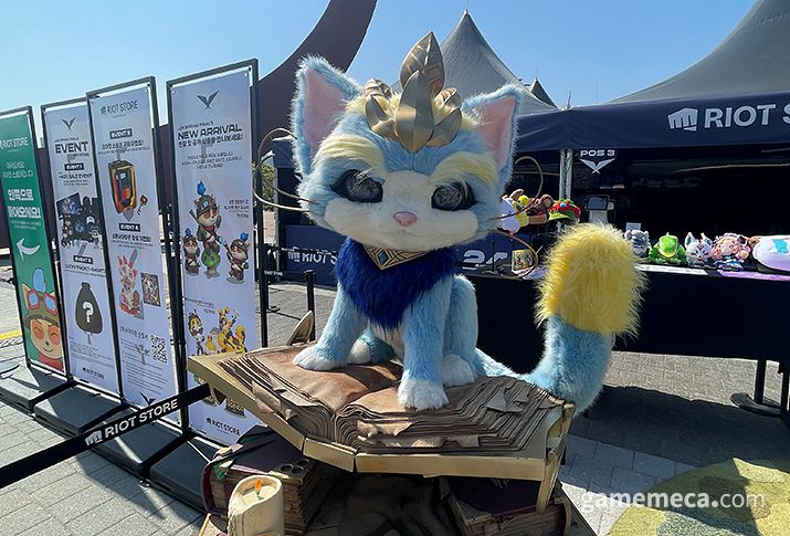 ▲ 현장 이벤트도 빠질 수 없다, 거대한 유니폼과 사진을 찍을 수 있는 포토존 (사진: 게임메카 촬영)