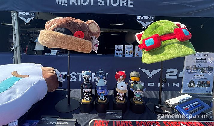 ▲ 카스도 공식 굿즈를 선보였다 (사진; 게임메카 촬영)