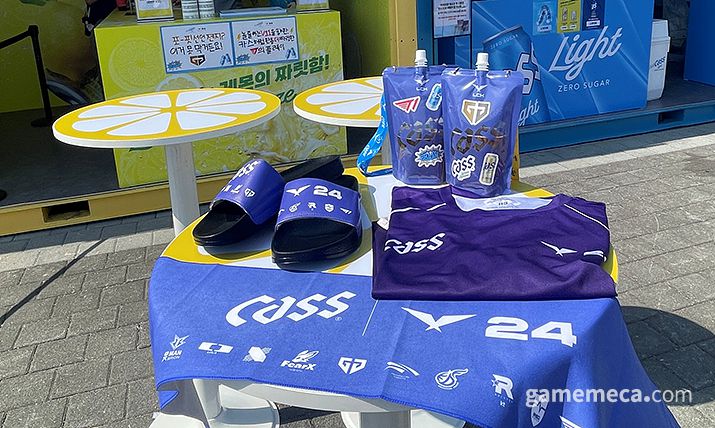 ▲ 과연 우승 트로피는 어느 팀에 돌아갈 것인가? (사진: 게임메카 촬영)