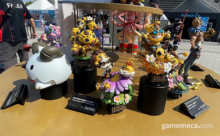 ▲ 선수 사인을 유니폼에 자수로 새겨 가질 수 있는 이벤트 (사진: 게임메카 촬영)