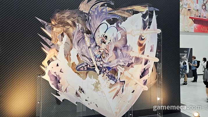 ▲;'금손' 분들의 2차 창작 부스는 접근하기 힘들 정도로 많은 박사님들이 방문했습니다 (사진: 게임메카 촬영)