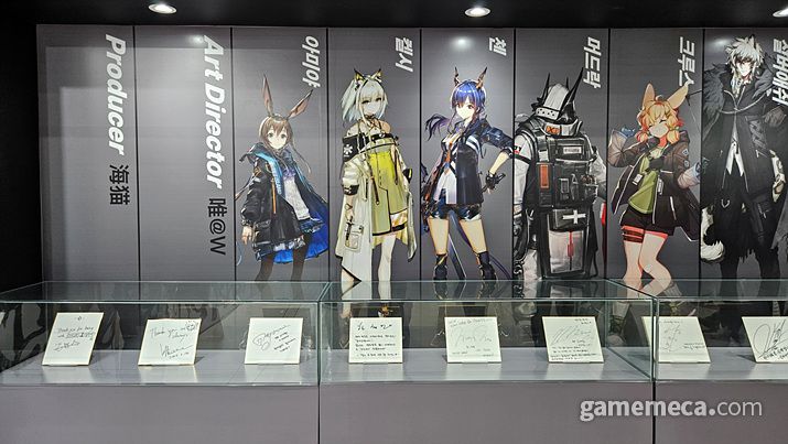 ▲ 이벤트에 참여해 코스터도 하나 받아왔습니다 (사진: 게임메카 촬영)