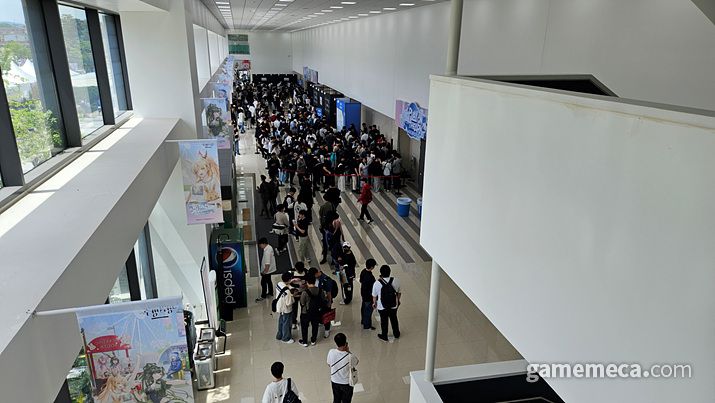 ▲ 아방가르드하게 입장합시다 (사진: 게임메카 촬영)