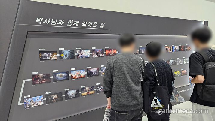 ▲ 시즌별 사이드 스토리 메인 캐릭터를 모아둔 사이드스토리 회고전도 박사님들을 맞이합니다 (사진: 게임메카 촬영)