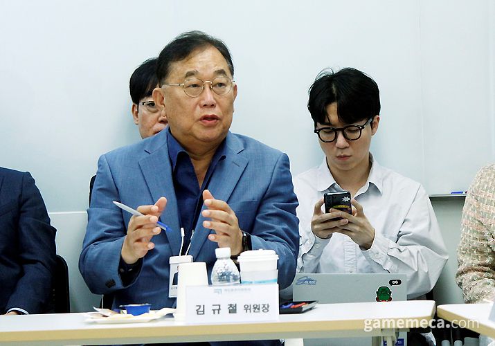 ▲ 이용자 의견에 대해 김규철 위원장은 필요하다면 게임사에 알고리즘을 요청하겠다고 답변했다 (사진: 게임메카 촬영)