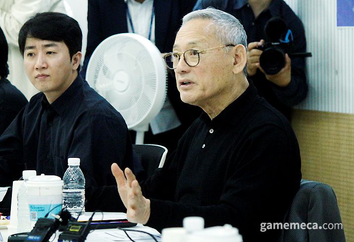 ▲ 확률 공개 외 이야기에 대해서도 질문과 답변이 오갔다 (사진: 게임메카 촬영)