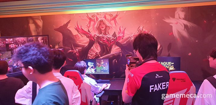 ▲ 복도를 돌면 (사진: 게임메카 촬영)