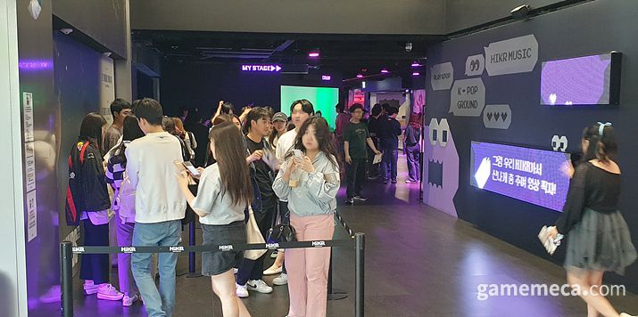 ▲ 2019년 월드 챔피언십 뮤직 비디오 '피닉스' 세트장 재현 (사진: 게임메카 촬영);