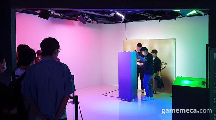 ▲ 숭배하는 사진을 마음껏 촬영할 수 있다 (사진: 게임메카 촬영)