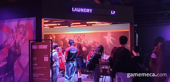 ▲ 페이커 헌액 스킨 콘셉트와 3D 모델 (사진: 게임메카 촬영)