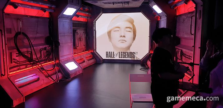 ▲ 팬들조차 닮게 만드는 그의 유머 감각 (사진: 게임메카 촬영)