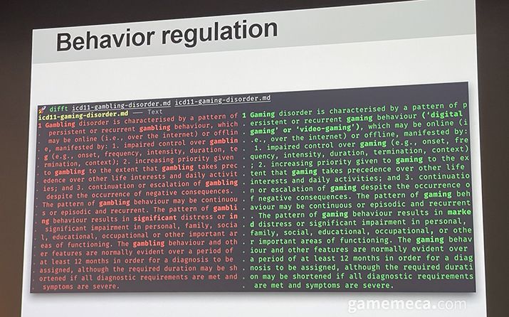 ▲ WHO ICD-11에 등재된 도박장애(좌)와 게임이용장애(우) 설명, 부오레 교수는 두 설명이 '도박장애'와 '게임이용장애'라는 단어만 달라졌을 뿐 크게 다른 부분이 없다고 설명했다 (사진: 게임메카 촬영)