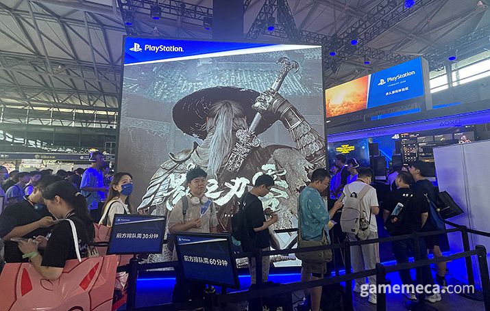 ▲ 정면에 자리한 것은 팬텀 블레이드 제로다 (사진: 게임메카 촬영)