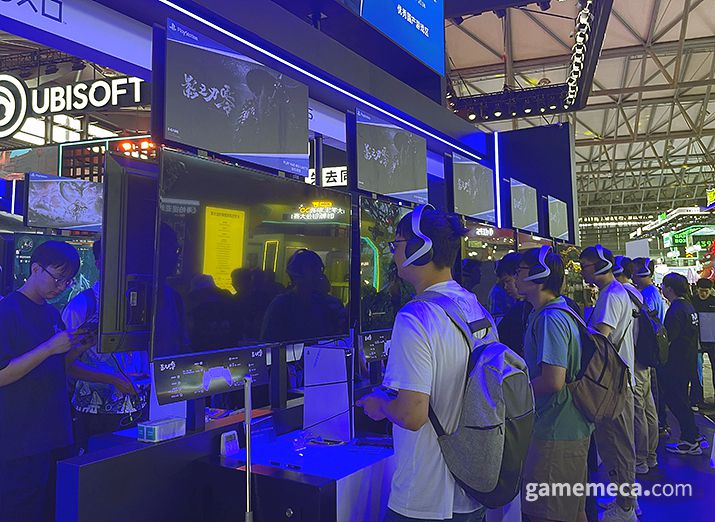 ▲ 시연대가 꽉 찼다 (사진: 게임메카 촬영)