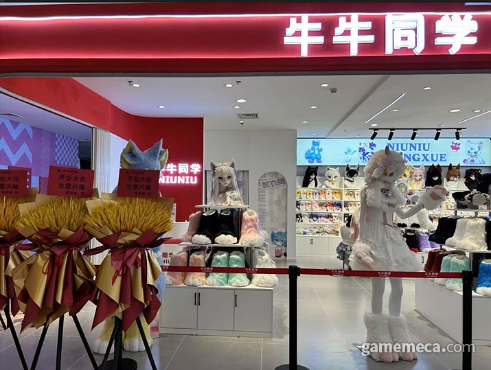 ▲ 전문 퍼슈트 매장이 생기는 등 퍼리 문화가 대중화되고 있지만 (사진출처: Weng_ 개인 X 계정)