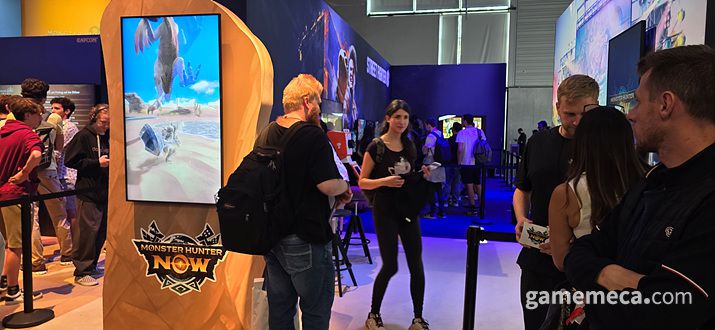 ▲ 특정 조건을 충족해 부스 스태프에게 제시하면 QR코드를 내어주는 부스도 있다 (사진: 게임메카 촬영)